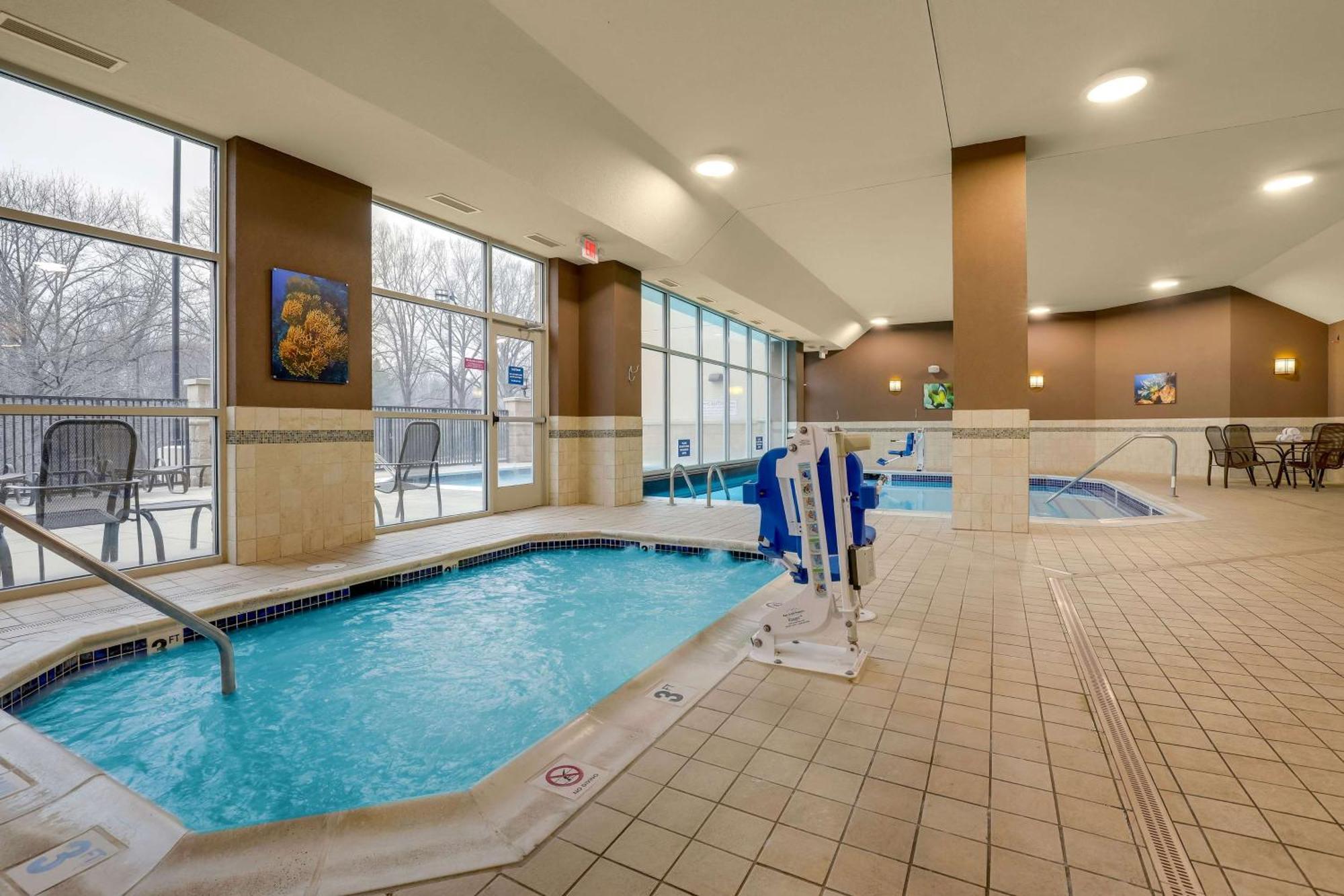 Drury Inn & Suites Charlotte Arrowood Exterior foto