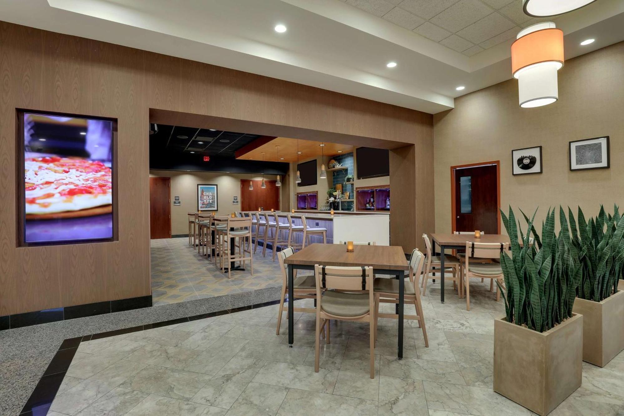 Drury Inn & Suites Charlotte Arrowood Exterior foto